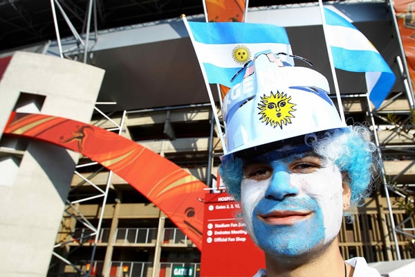 Original look de este argentino