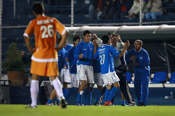 Orozco festeja con toda la Máquina.