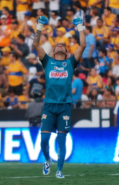 Orozco festeja la victoria rayada