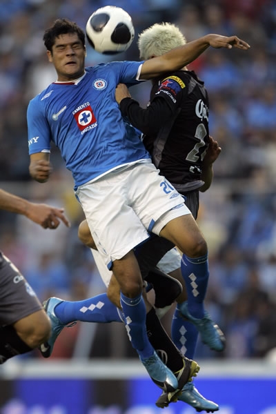 Orozco remata de cabeza