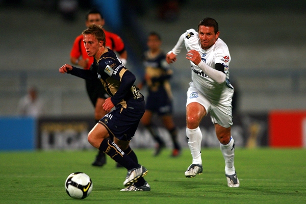 Orrantia controla la pelota con facilidad.