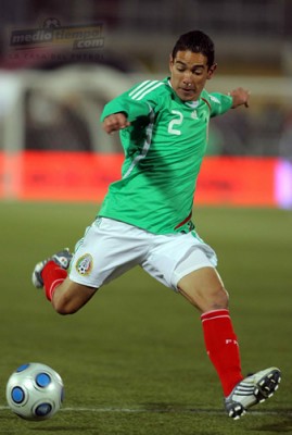 Óscar Rojas tuvo una buena actuación en la lateral derecha.