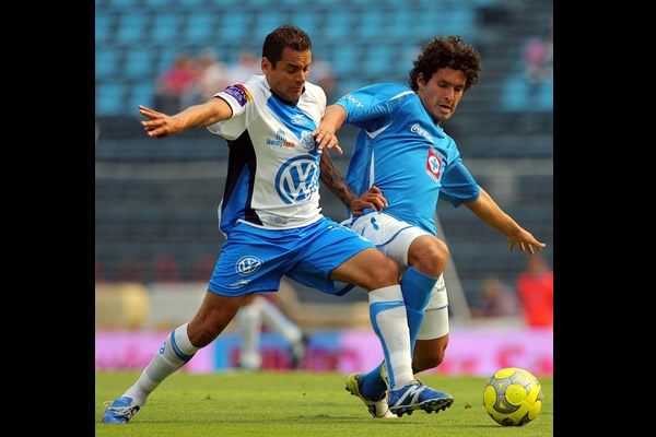 Osorno y Riveros disputan el esférico