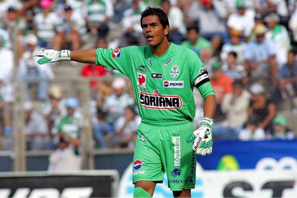 Oswaldo dando indicaciones a sus compañeros