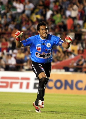 Oswaldo Sánchez festejó eufóricamente el gol de Vuoso.