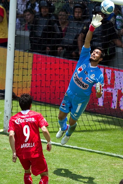 Oswaldo también tuvo buenas intervenciones.