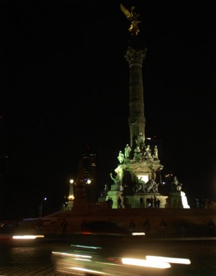Partes del Distrito Federal quedaron sin iluminación por la hora del planeta.