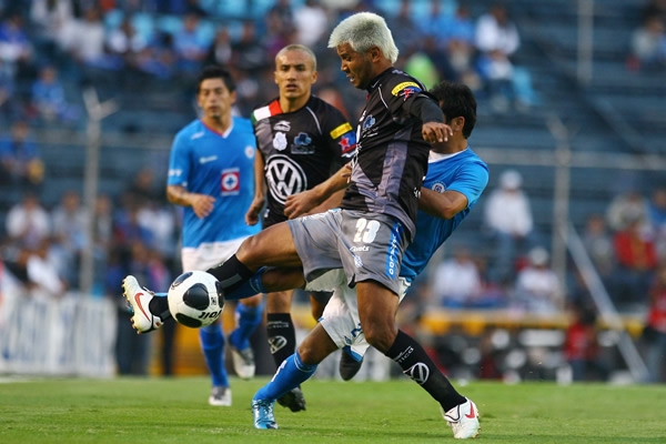 Partido peleado entre Cruz Azul y Puebla