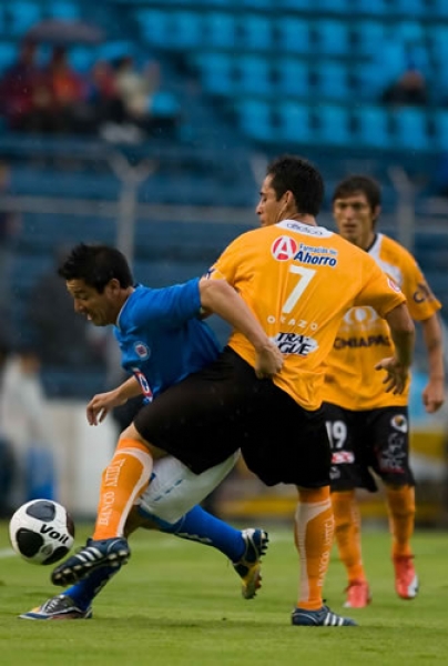 Partido peleado entre Cruz Azul y Jaguares.