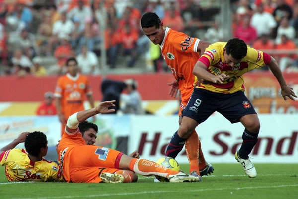 Partido peleado entre Jaguares y Monarcas