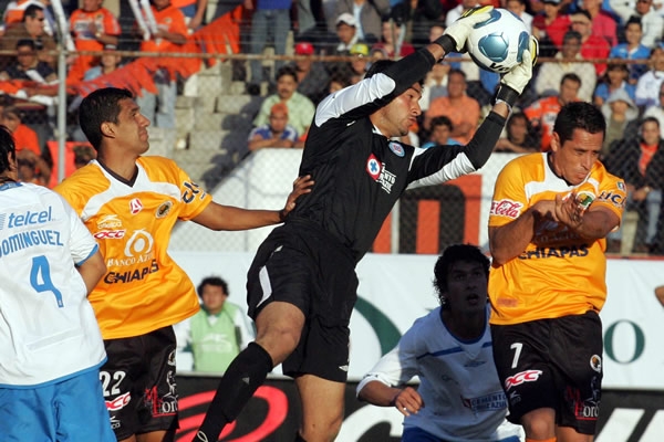 Partido peleado entre Jaguares y Cruz Azul