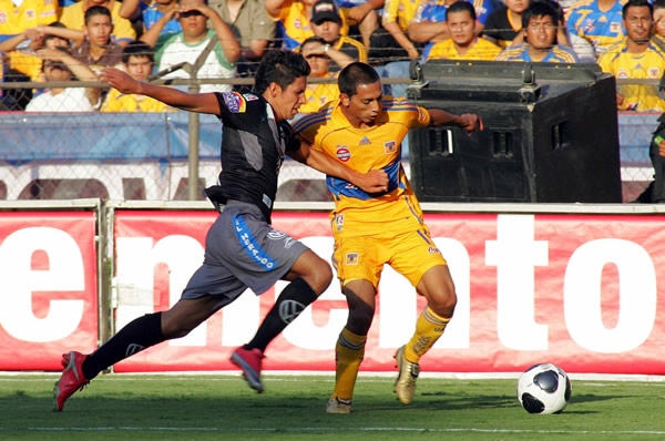 Partido peleado entre Tigres y Puebla