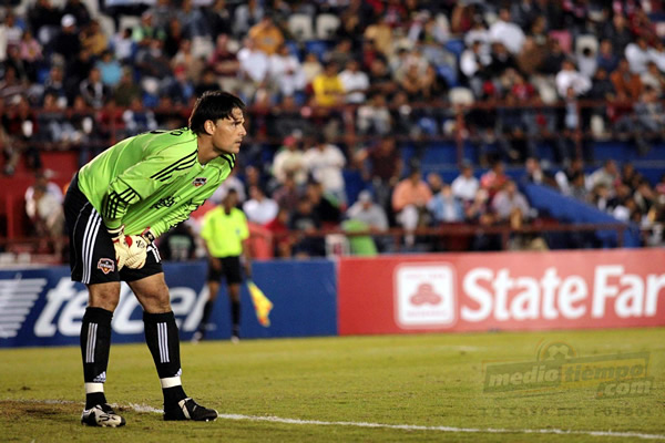 Patrick Onstad nada pudo hacer en los goles.