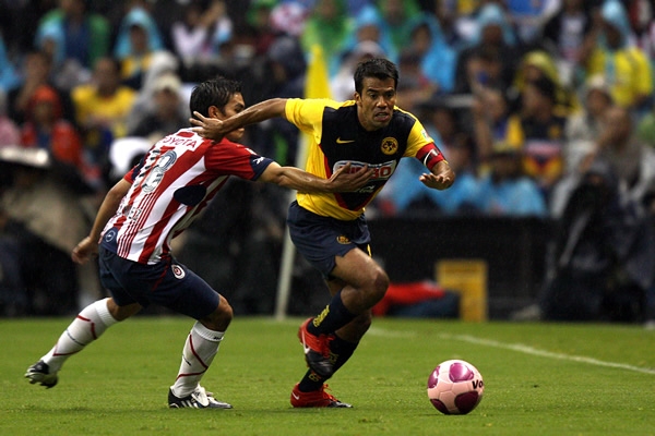 Pável se movió a lo largo de césped.