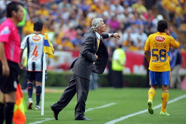 Pekerman en su primer Clásico