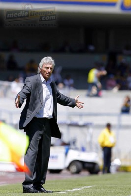 Pekerman no podía creer lo que estaba sucediendo en el terreno de juego.