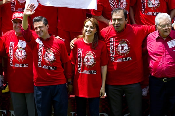 Peña Nieto y La Paloma disfrutaron de las mieles del triunfo.