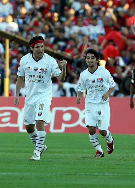 Pereyra celebró el primer gol de Márquez.