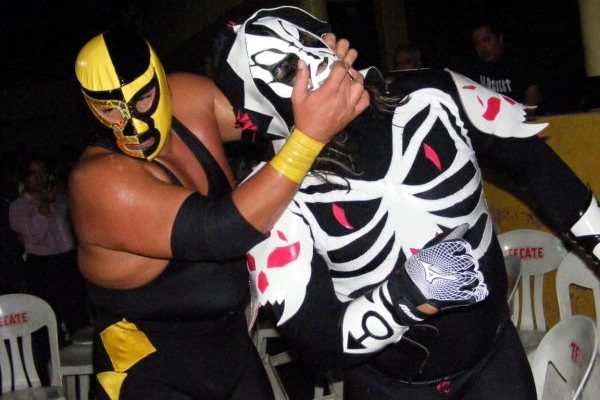 Pierroth, el Heredero, castigando a L. A. Park