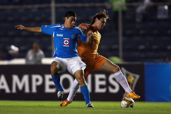 Pinto sufrió algunos problemas por la banda izquierda.