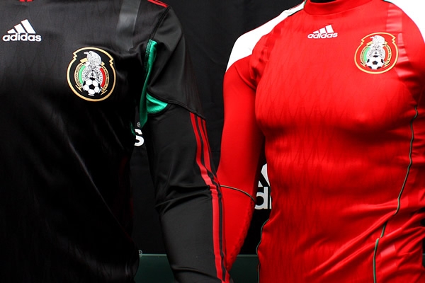 playera negra tri13