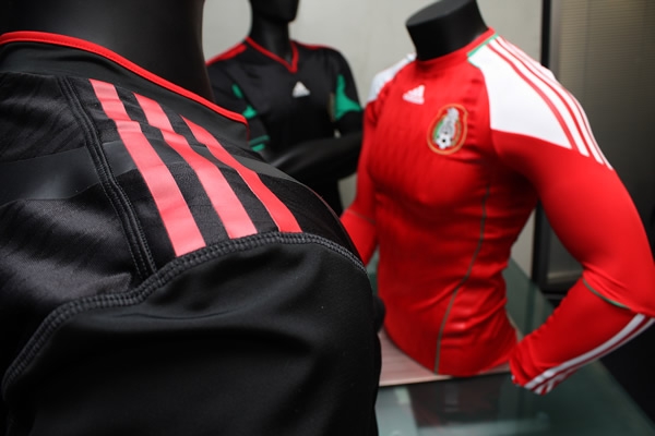playera negra tri16