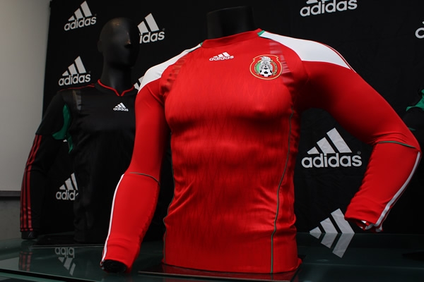 playera negra tri17