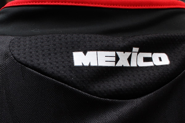 playera negra tri24