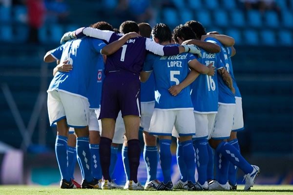 Poco a poco, Cruz Azul toma forma