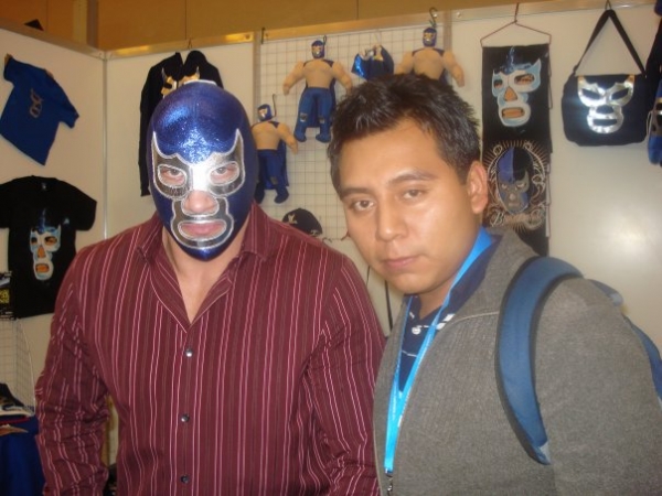 Polo Cruz con el luchador Blue Demon
