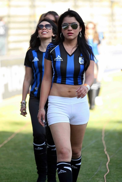 Poniendo el ambiente en la cancha