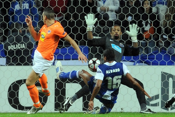 Porto-APOEL 3