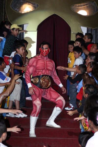 Se presentaba el Mega Campeón de la AAA Elektro en la Arena Naucalpan.