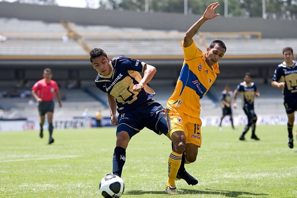 Pumas 1-2 Tigres... Duelo de fieras