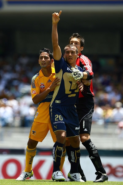 Pumas 1-2 Tigres... Duelo de fieras
