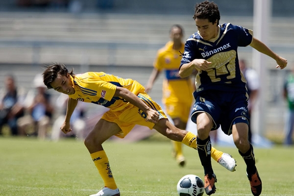 Pumas 1-2 Tigres... Duelo de fieras