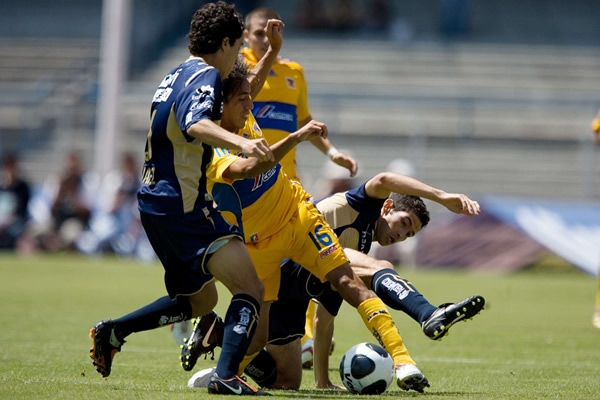 Pumas 1-2 Tigres... Duelo de fieras