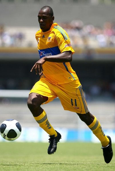 Pumas 1-2 Tigres... Duelo de fieras