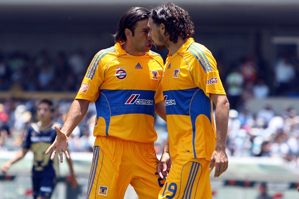 Pumas 1-2 Tigres... Duelo de fieras
