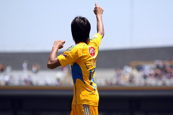 Pumas 1-2 Tigres... Duelo de fieras