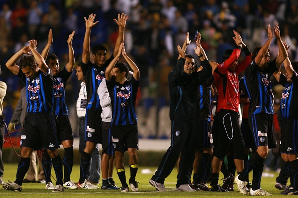 Querétaro festeja un triunfo ante su gente.