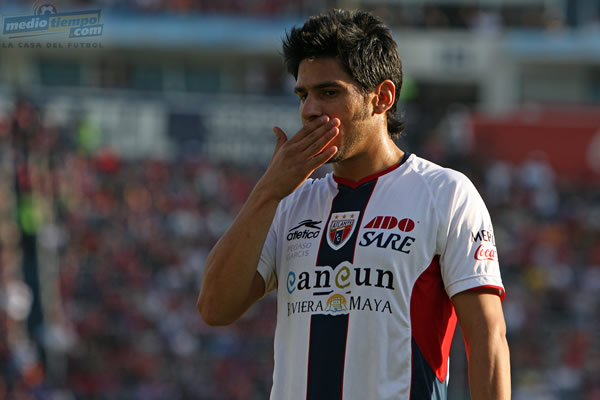 Rafael Márquez estuvo activo aunque no marcó gol.