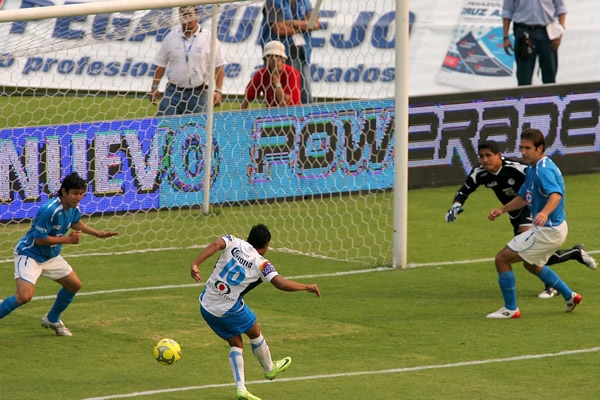 Ramón Núñez marca el segundo