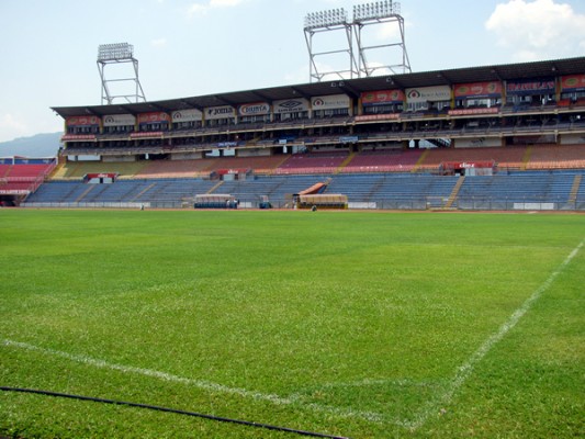 El rectángulo verde muestra óptimas condiciones para la práctica del futbol.