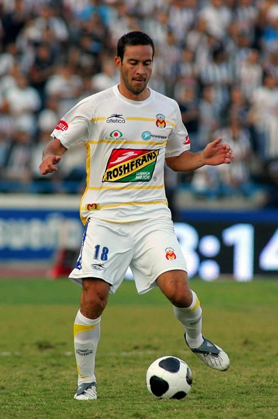 Rey , delantero colombiano de Monarcas
