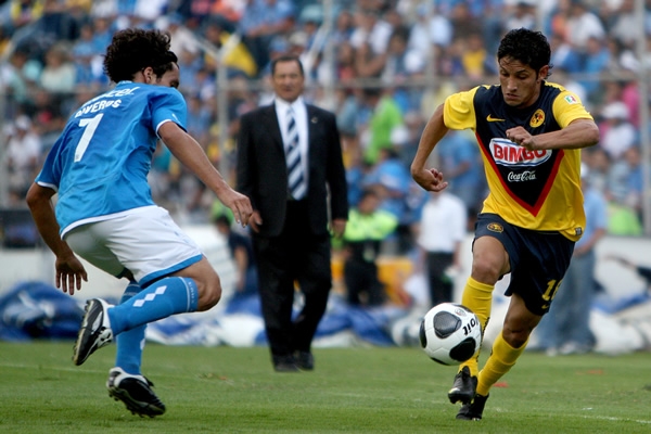 Reyna enfrenta a Riveros