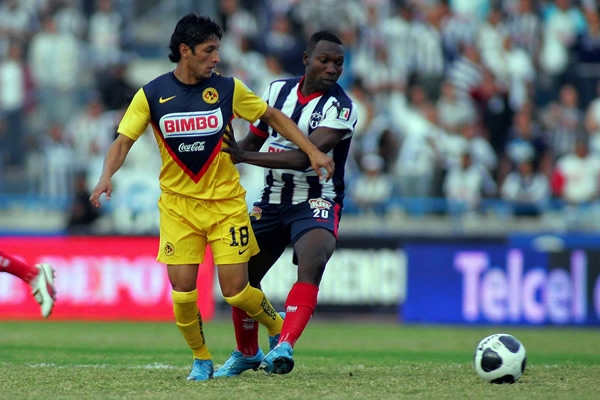 Reyna es marcado por Ayoví