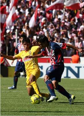 Reyna intentando acercrse al arco rival.