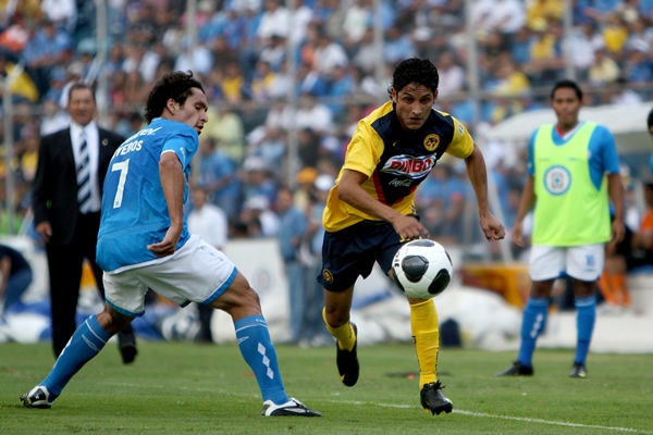 Reyna se lleva a Riveros