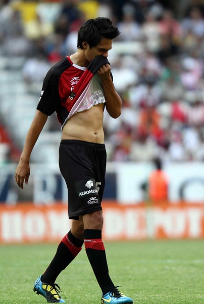 Ricardo Jiménez vio la roja al 36